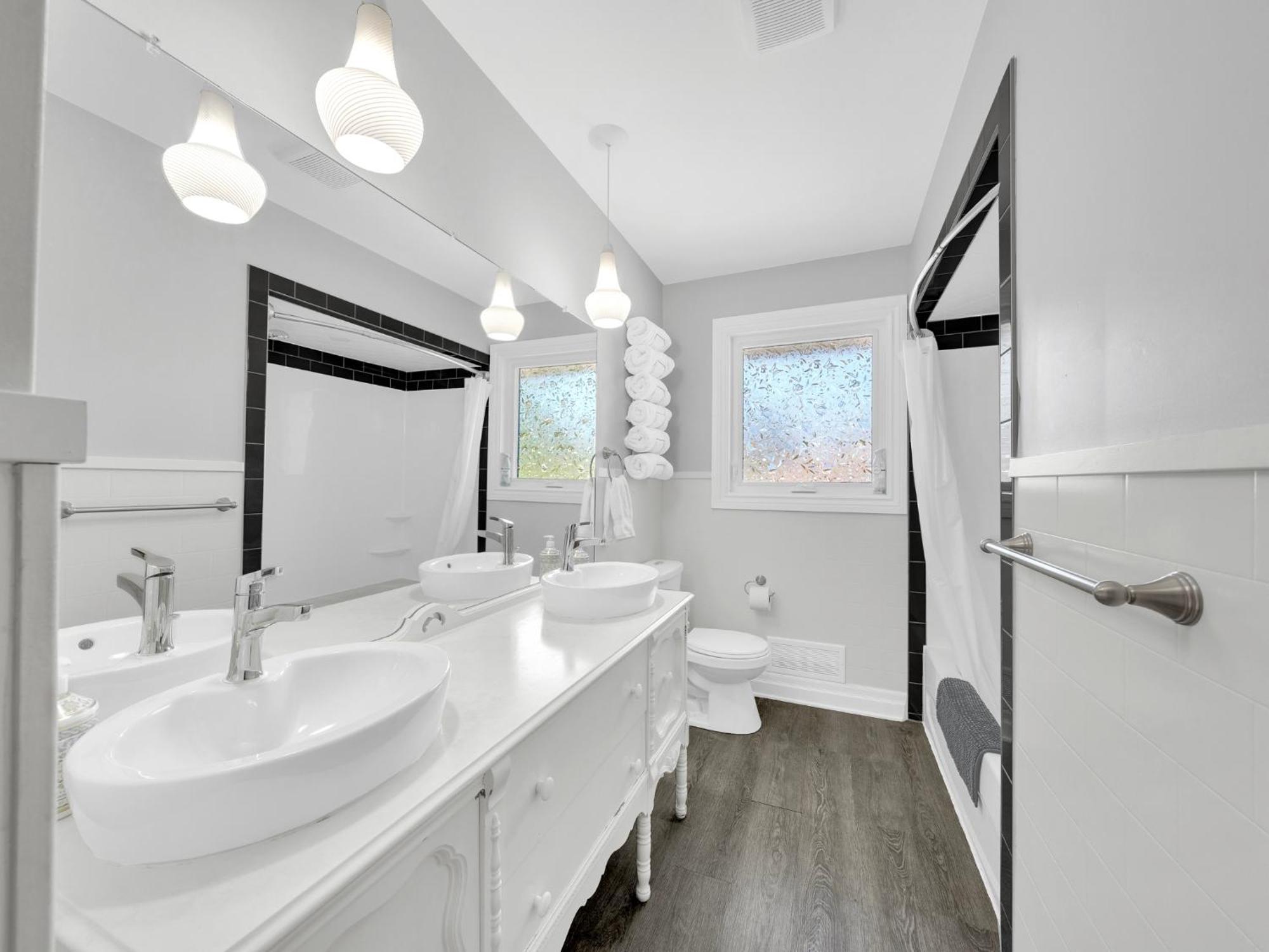 Park Bungalow #4 - Seacliff Beach Suites Leamington Esterno foto